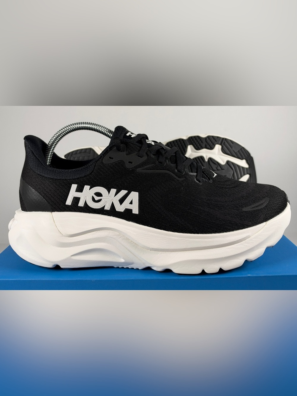 Size 9.5 - Hoka One One HOKA Arahi 8 Black White Womens